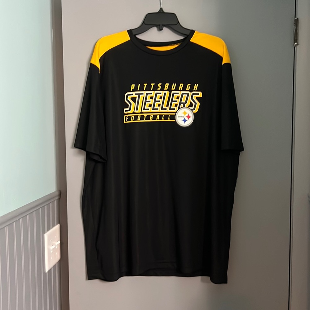 Size XXL NFL apparel Pittsburgh Steelers T-shirt.